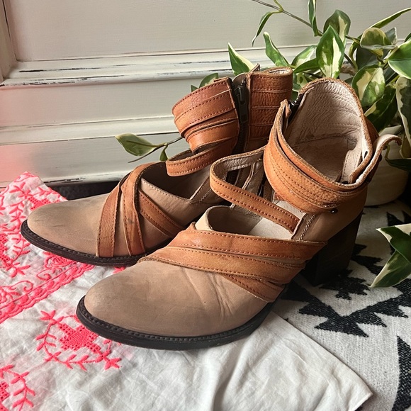 Freebird by Steven Taupe Grind Leather Booties Heels 9 - Picture 3 of 16